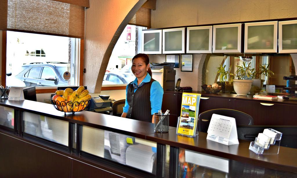 Centre Suite Inns Motel Bonnyville Ngoại thất bức ảnh