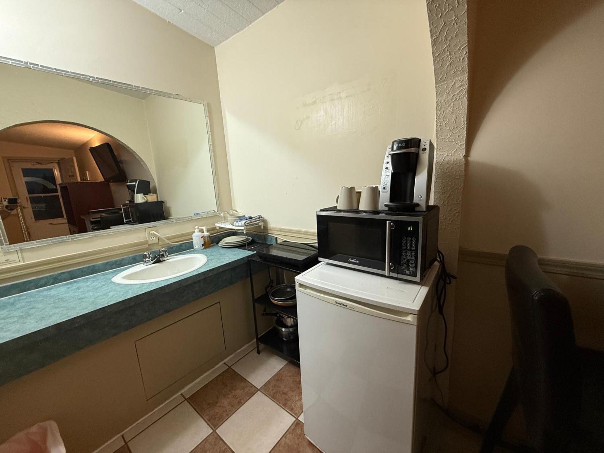 Centre Suite Inns Motel Bonnyville Ngoại thất bức ảnh