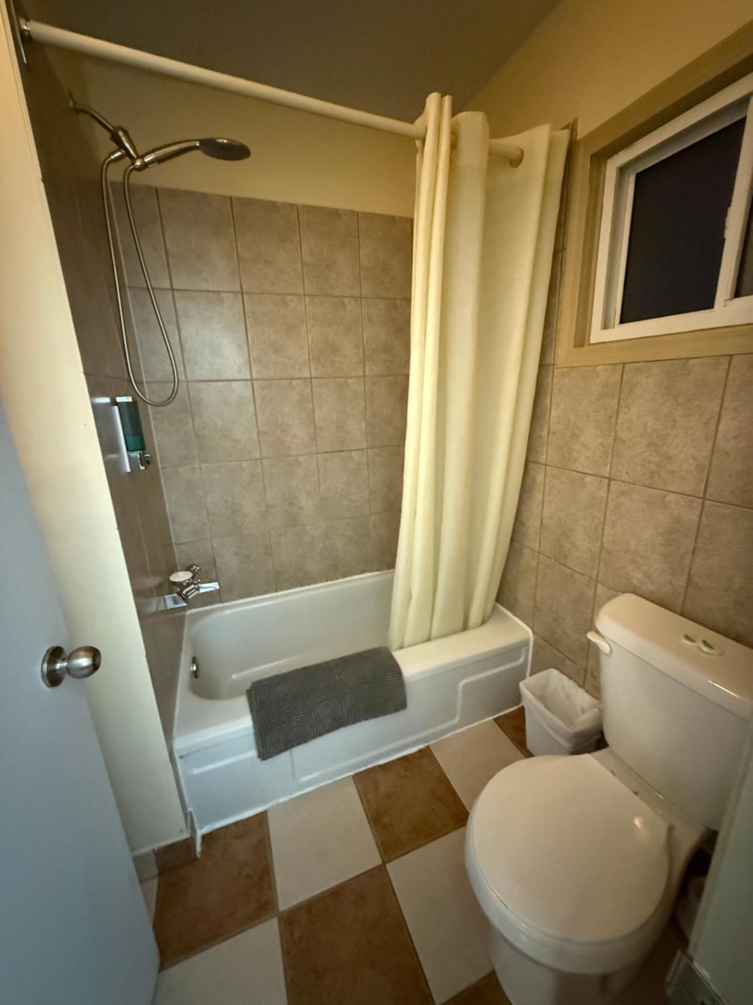 Centre Suite Inns Motel Bonnyville Ngoại thất bức ảnh
