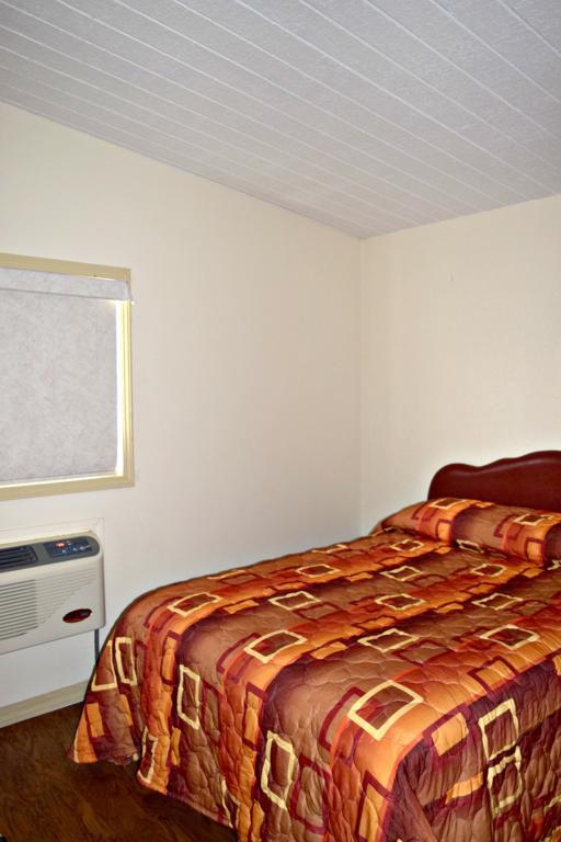 Centre Suite Inns Motel Bonnyville Ngoại thất bức ảnh