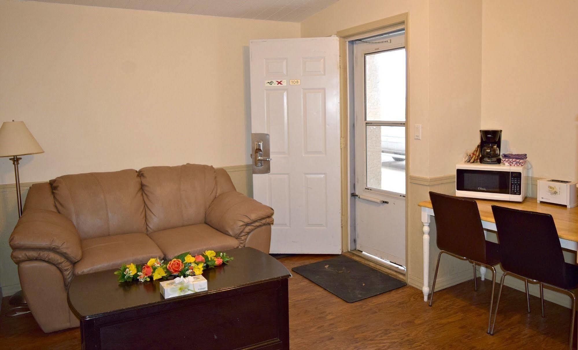 Centre Suite Inns Motel Bonnyville Ngoại thất bức ảnh
