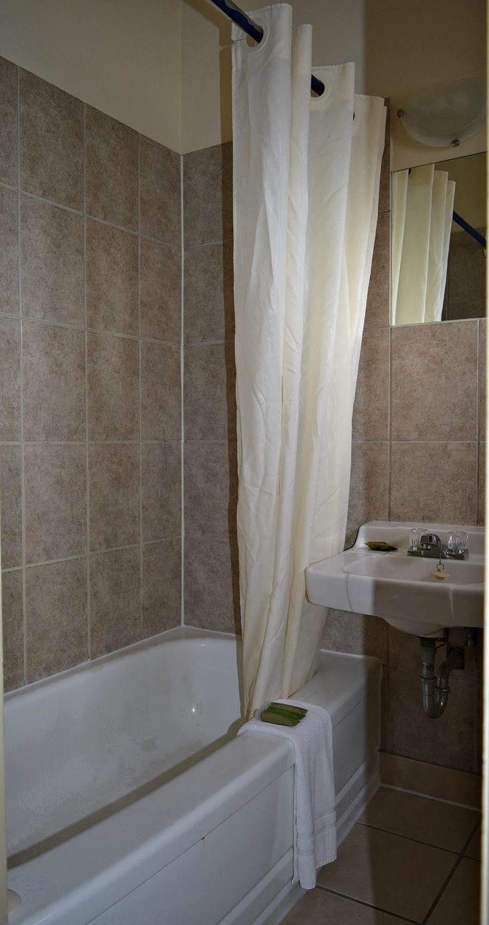 Centre Suite Inns Motel Bonnyville Ngoại thất bức ảnh