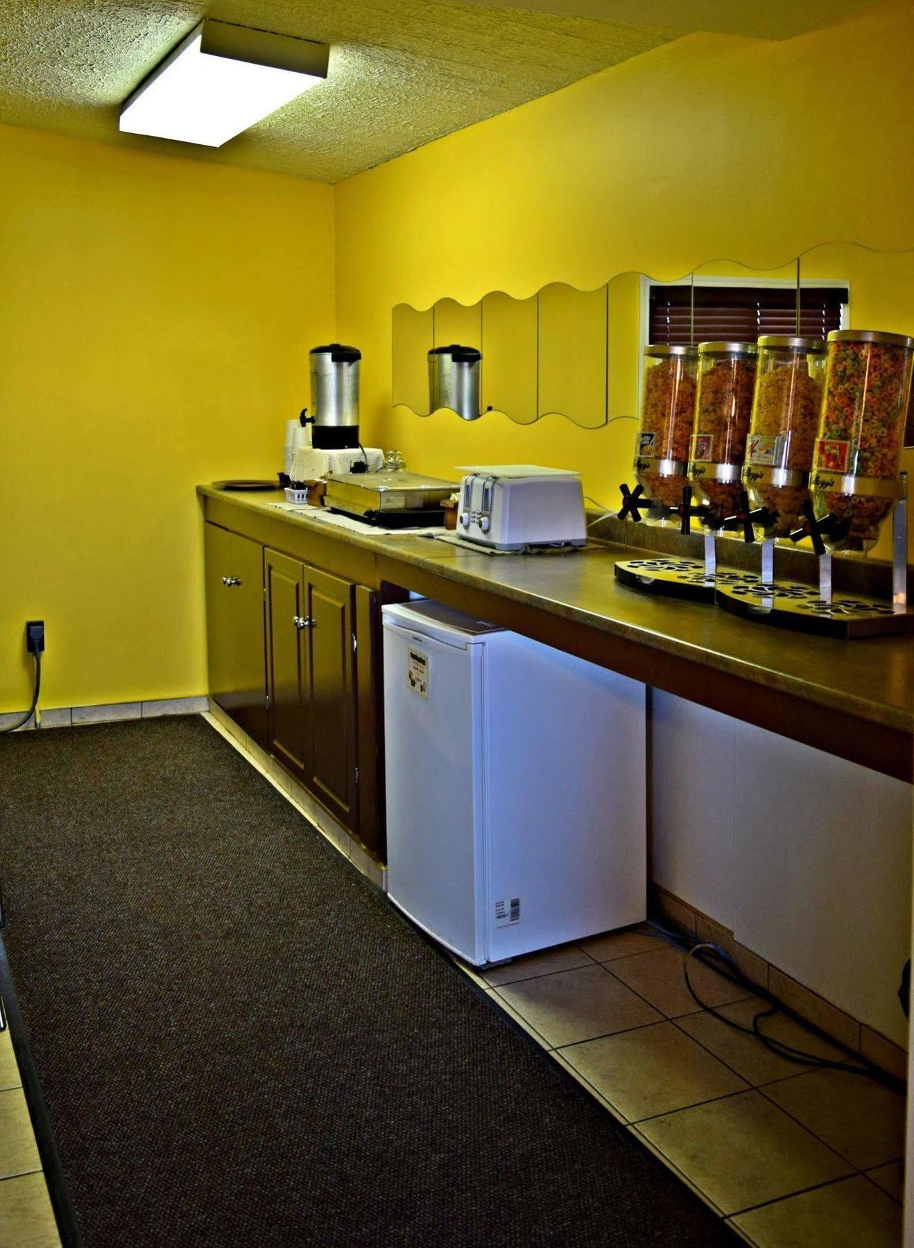 Centre Suite Inns Motel Bonnyville Ngoại thất bức ảnh