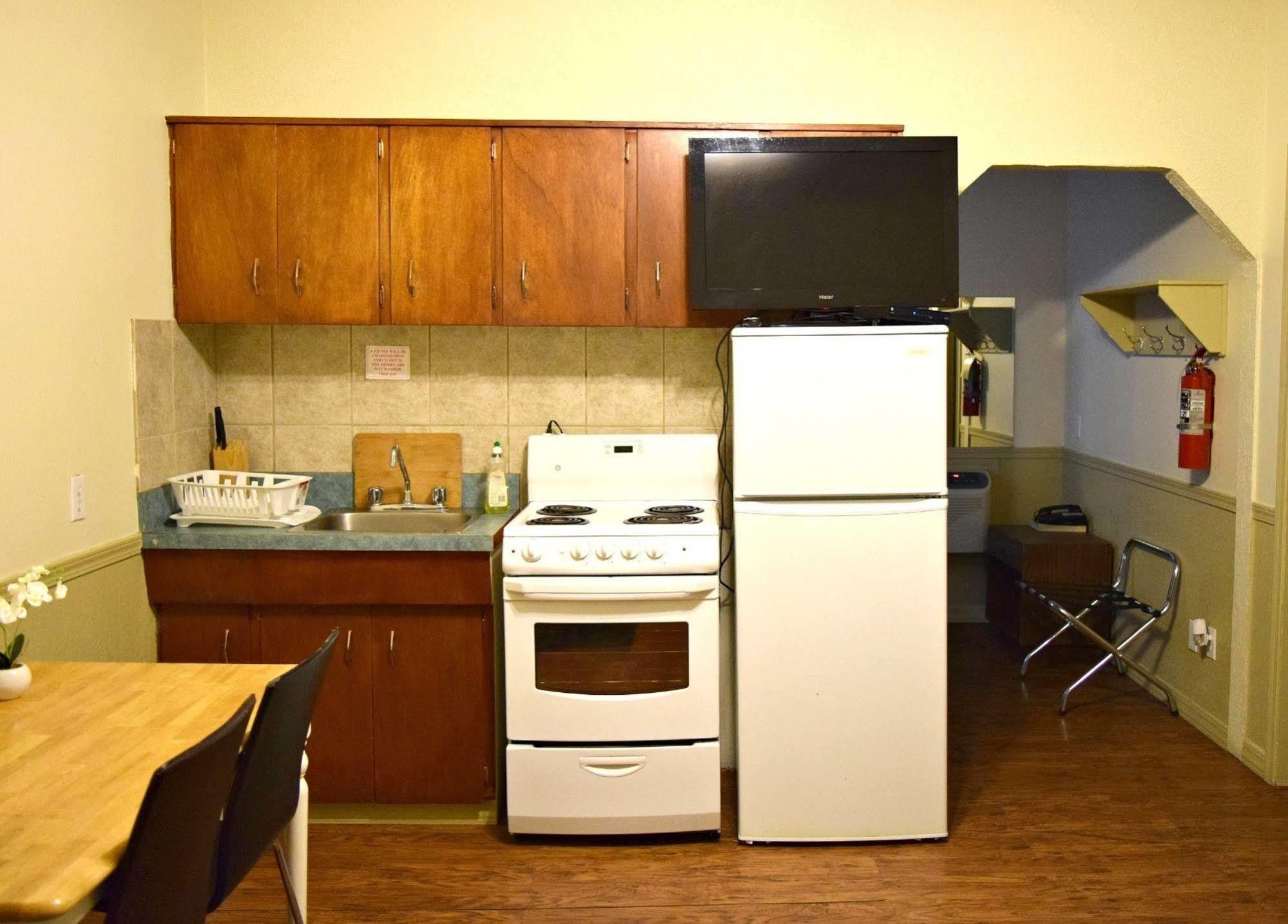 Centre Suite Inns Motel Bonnyville Ngoại thất bức ảnh