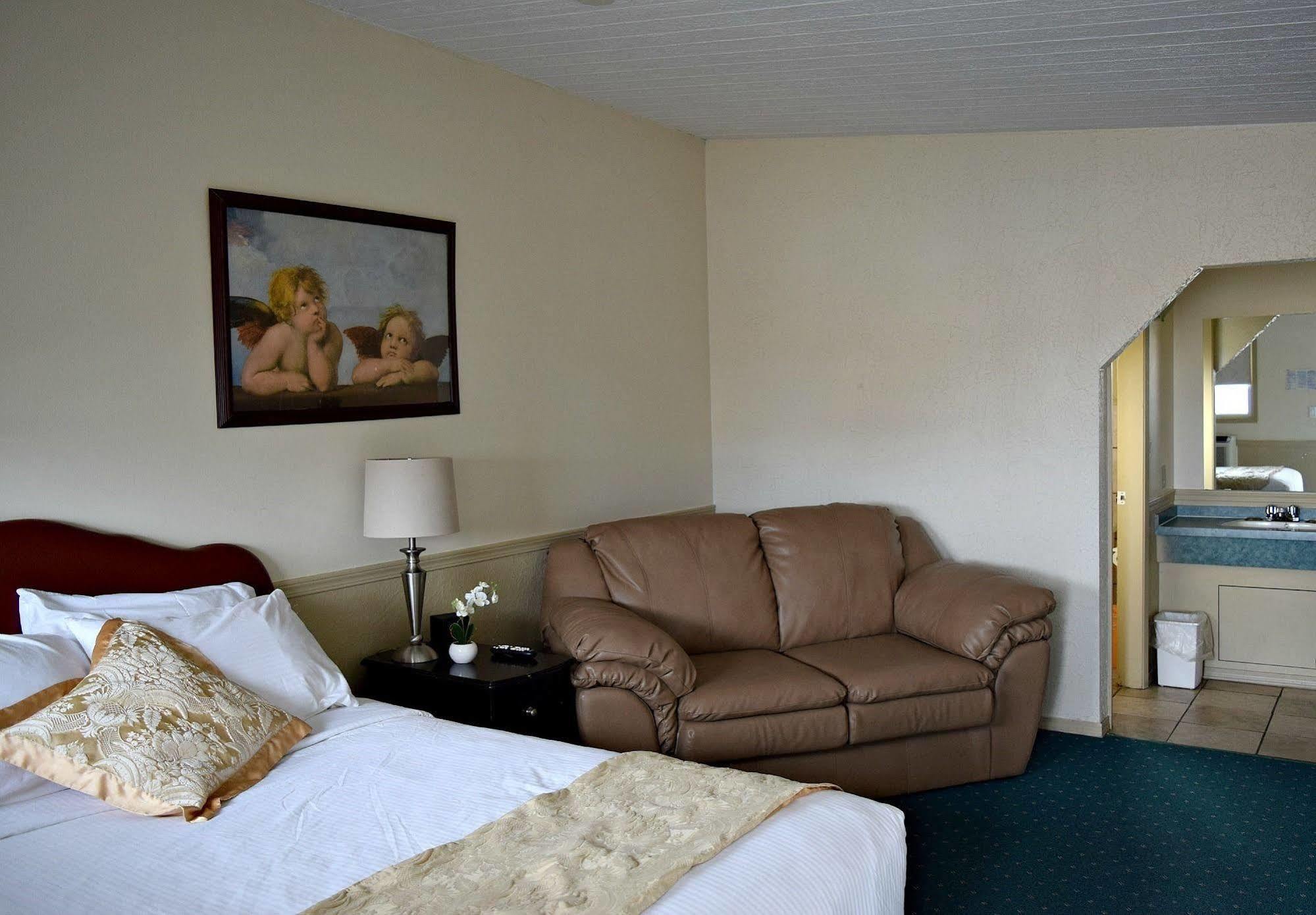 Centre Suite Inns Motel Bonnyville Ngoại thất bức ảnh
